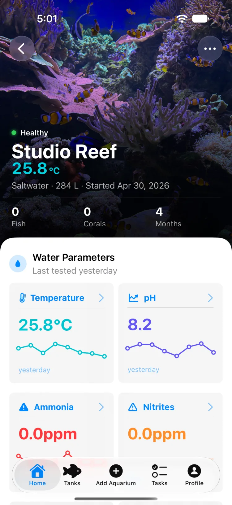 TankSync aquarium detail for a saltwater reef marked healthy, with temperature, livestock counts and water parameter trend cards